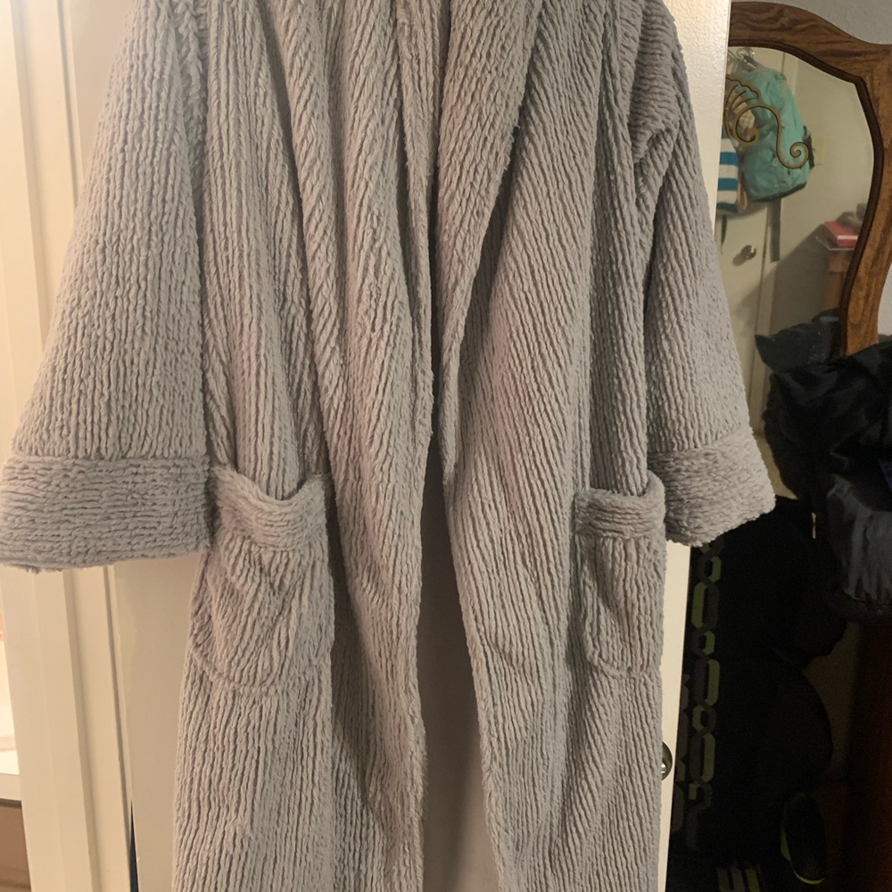 Pottery barn gray soft robe small petite chica